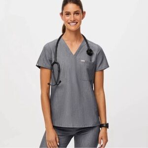 Figs Technical Collection Women’s Medium Gray Scrub Top Gray Catarina One Pocket